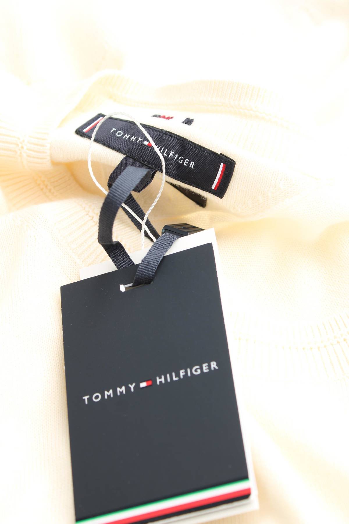 Мъжки пуловер Tommy Hilfiger3 - Contour.bg Мъжки пуловер Tommy Hilfiger3