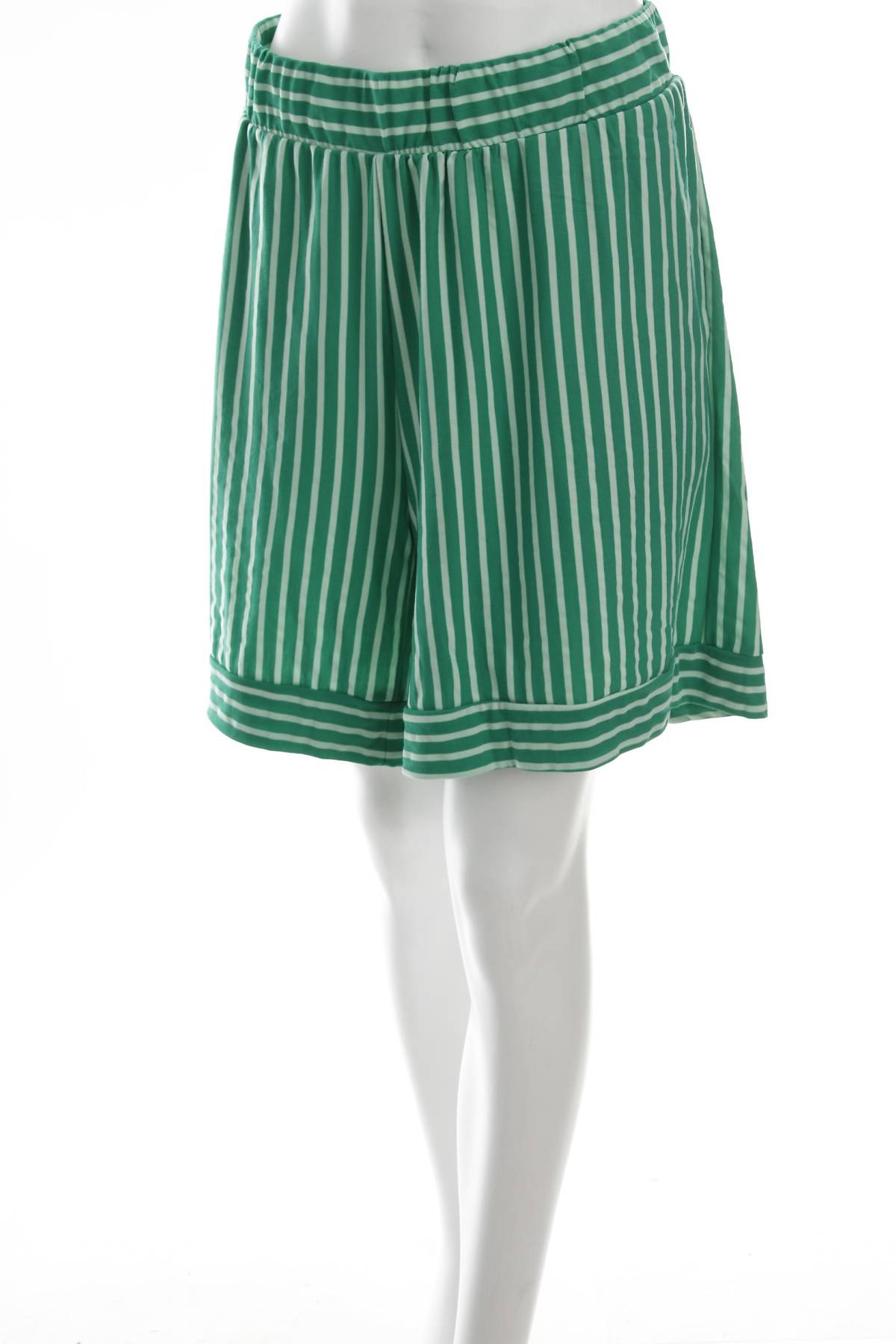 Дамски къс панталон Vero Moda1