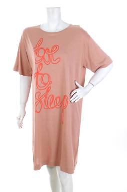 Дамска нощница Triumph x Wilde House1