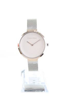 παρακολουθώ Calvin Klein1