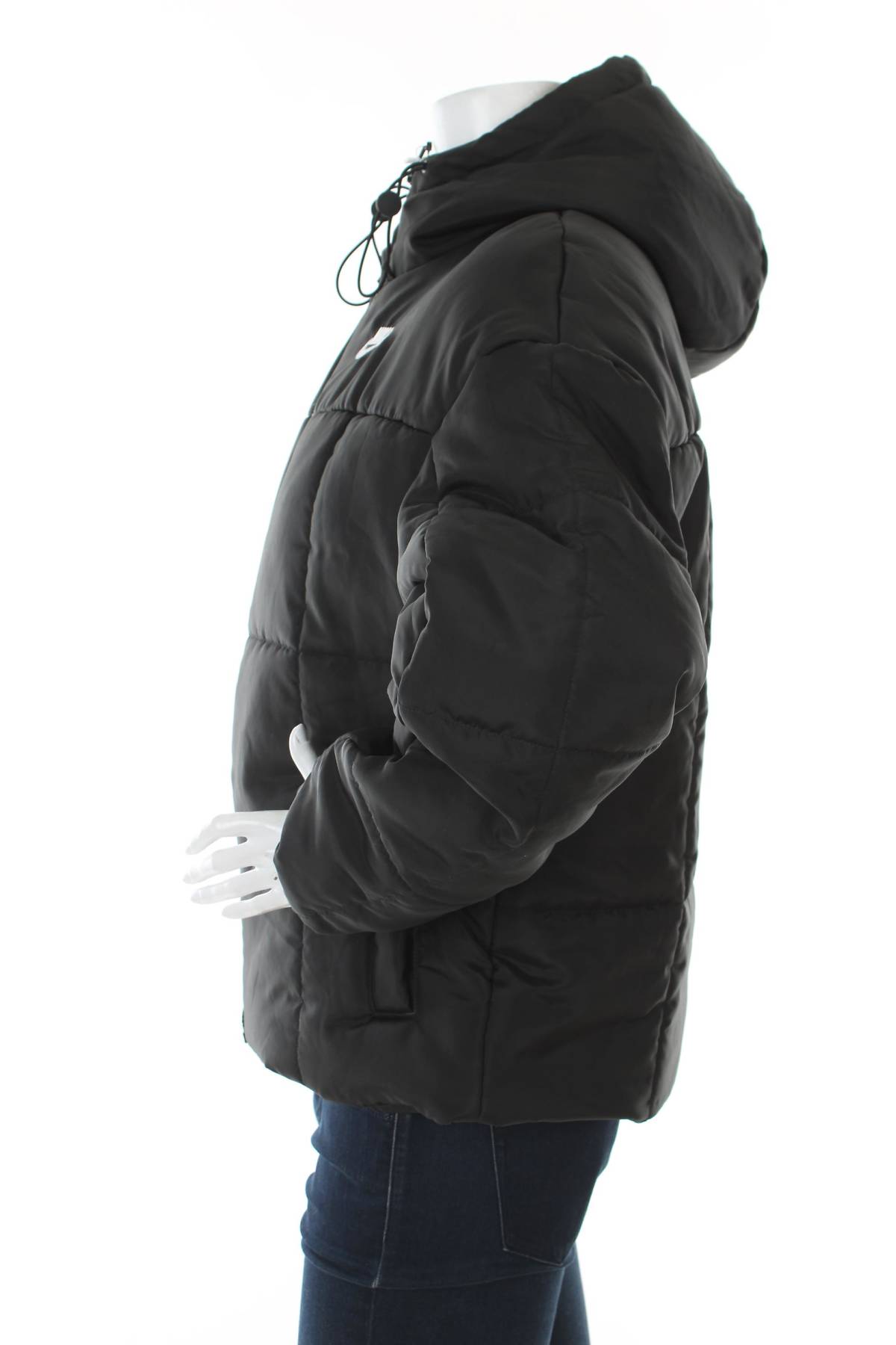 Дамско спортно яке Nike3