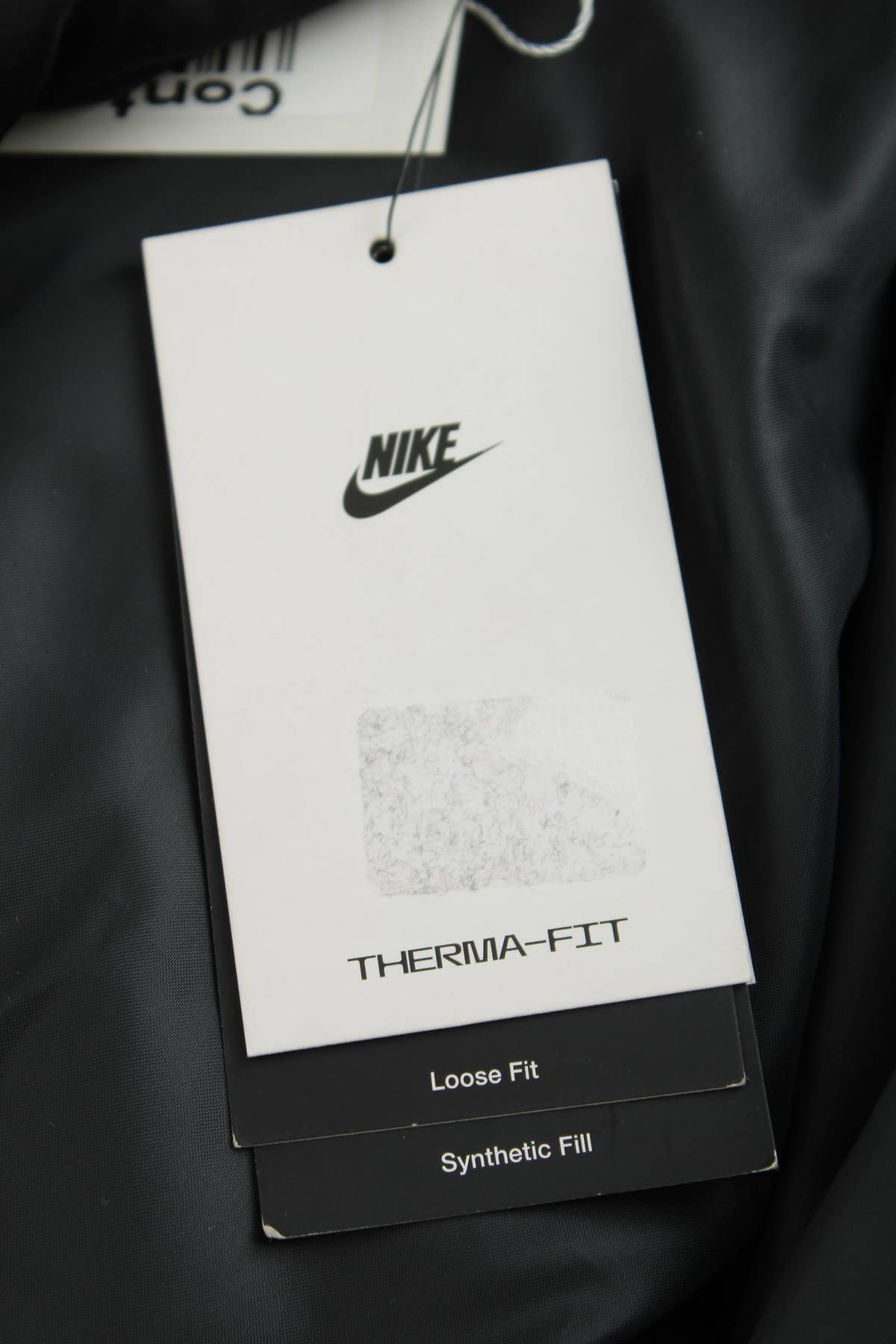 Дамско спортно яке Nike4