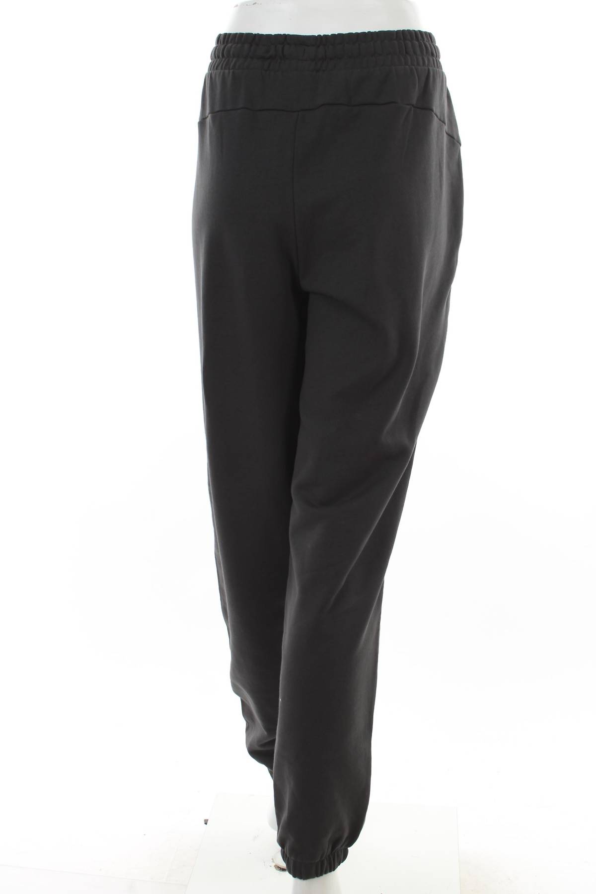 Γυναικείο αθλητικό παντελόνι Puma2