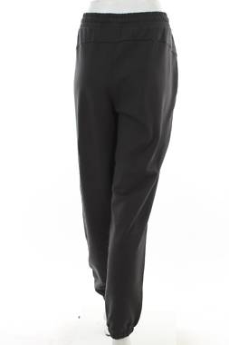 Γυναικείο αθλητικό παντελόνι Puma2