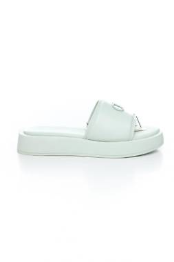 Πέδιλα Calvin Klein1