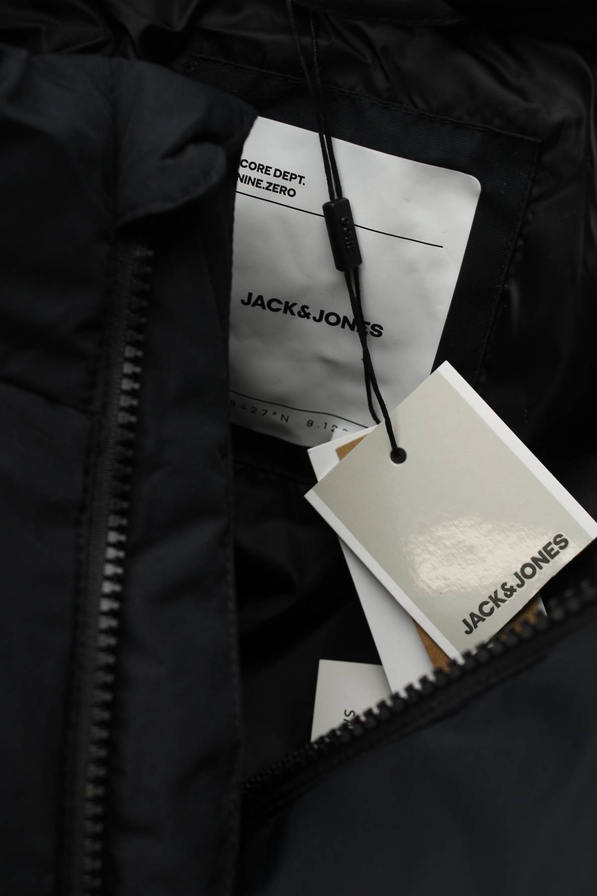 Мъжко яке Jack & Jones4 - Contour.bg Мъжко яке Jack & Jones4