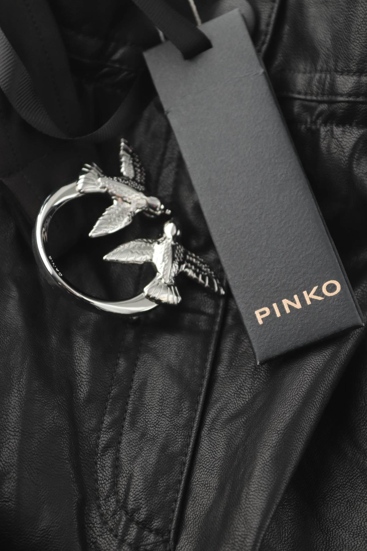 Дамски къс кожен панталон Pinko3