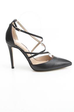 Γυναικεία παπούτσια Guess1 - Contourshop.gr Γυναικεία παπούτσια Guess1