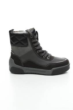 Γυναικεία μποτάκια S.Oliver1