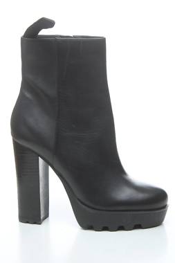 Дамски боти Guess1