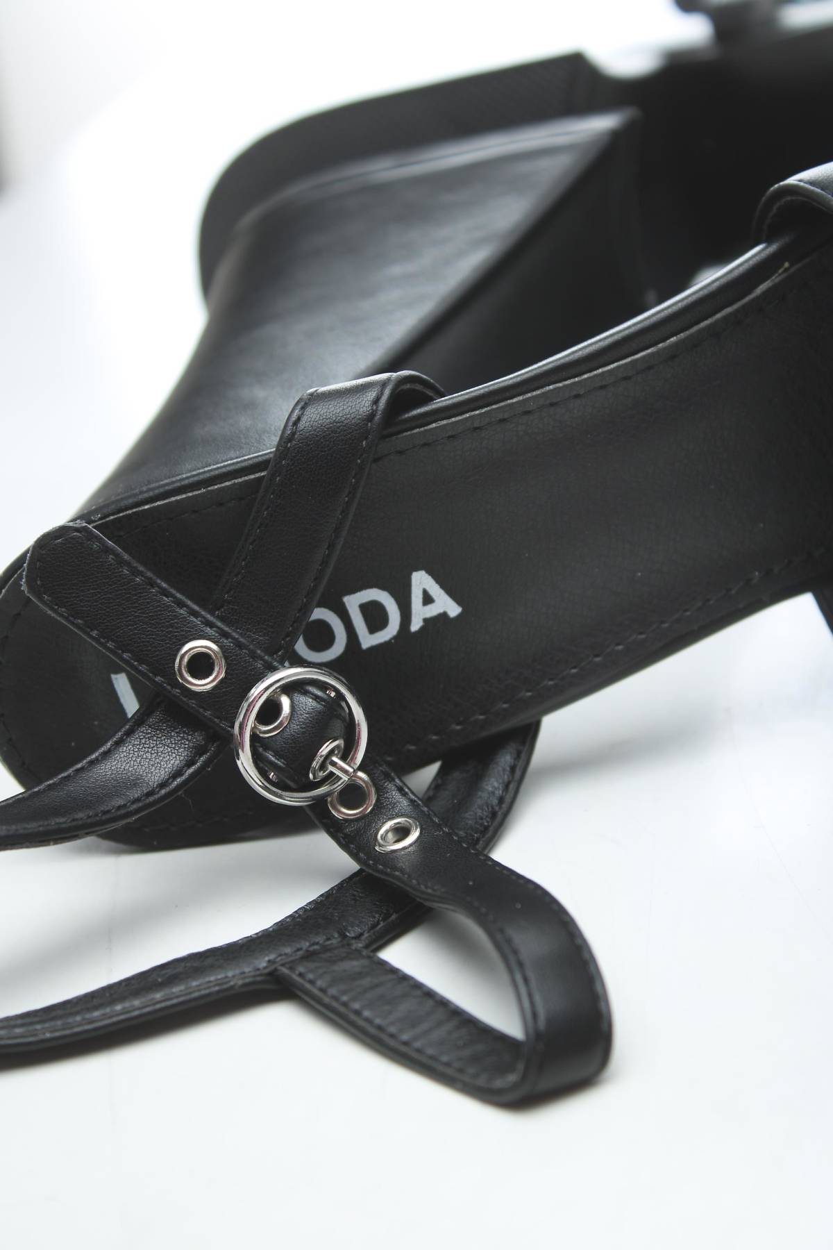 Сандали La Moda Clothing5