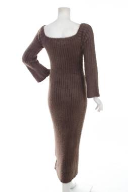 Рокля Pretty Lavish2