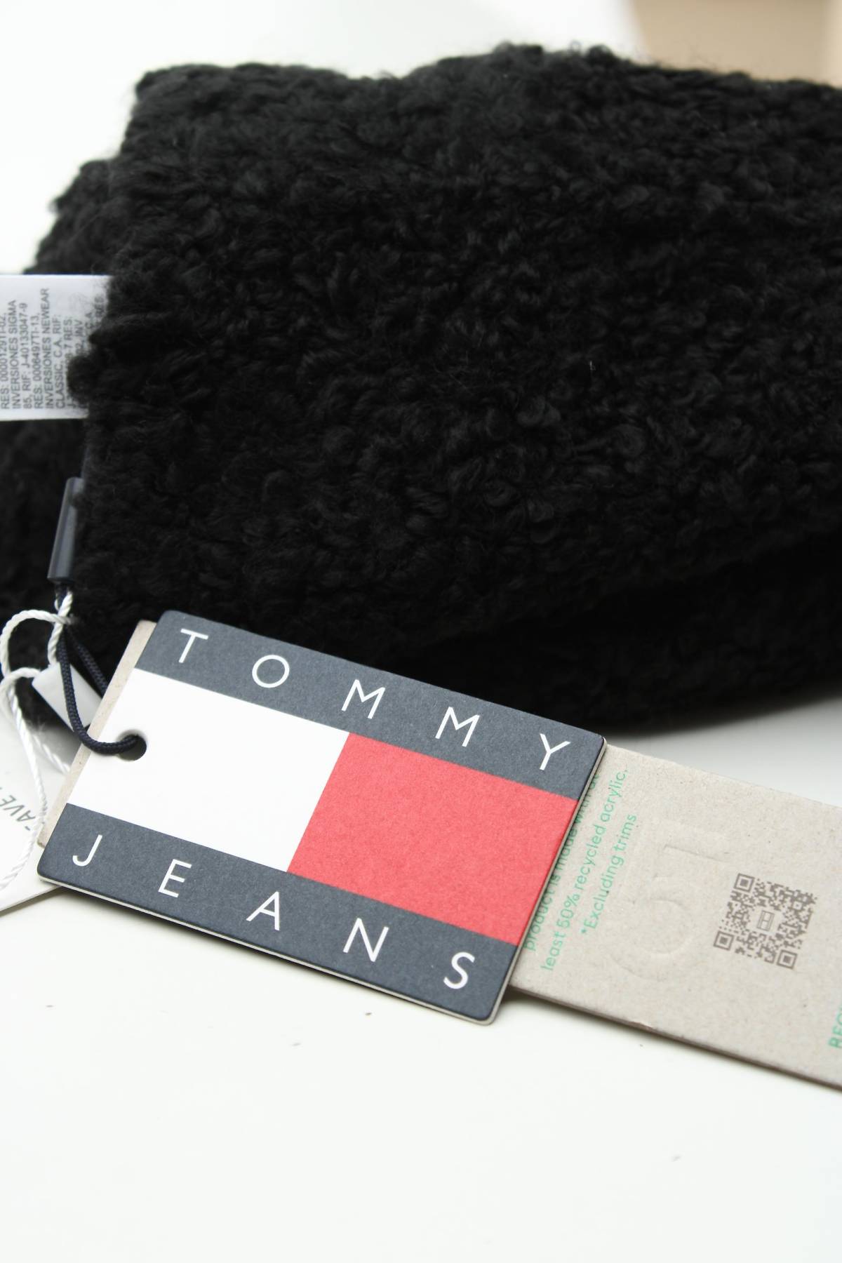 Шапка Tommy Jeans3