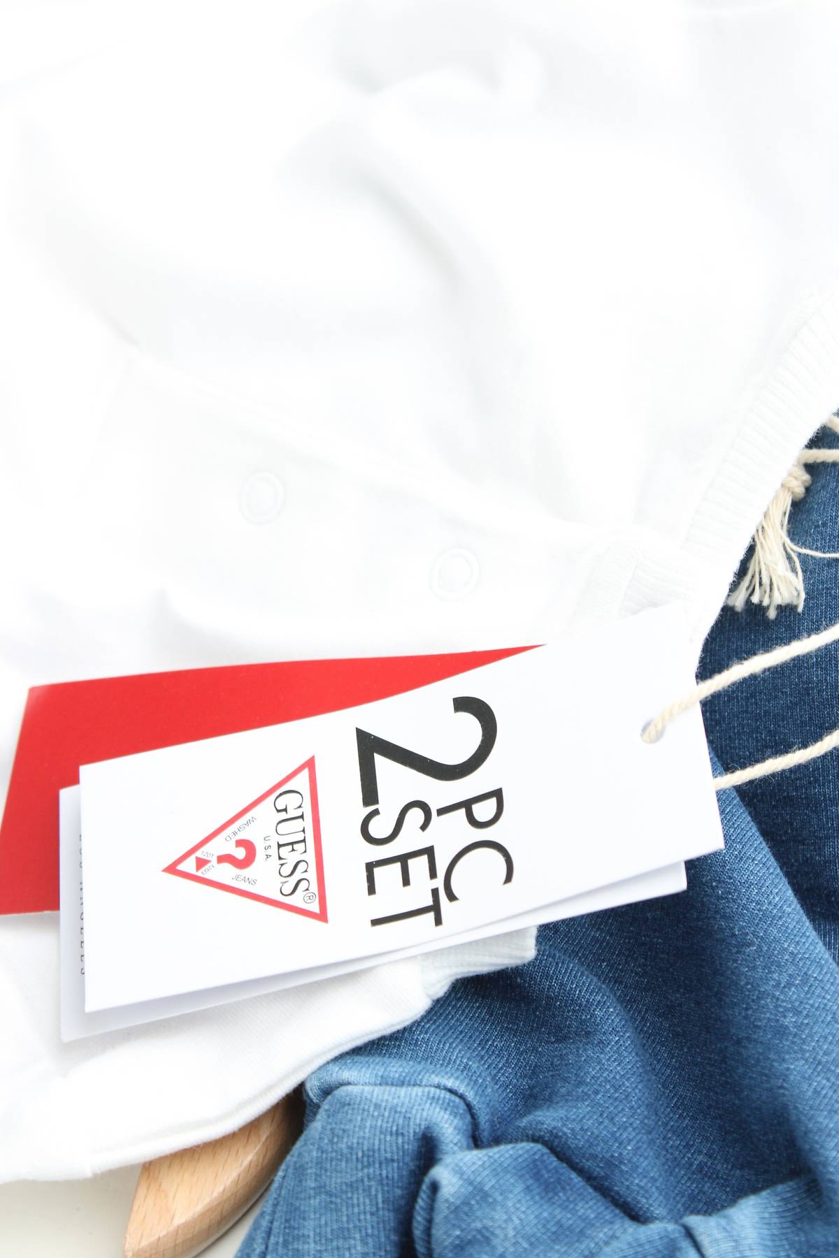 Детски комплект Guess3