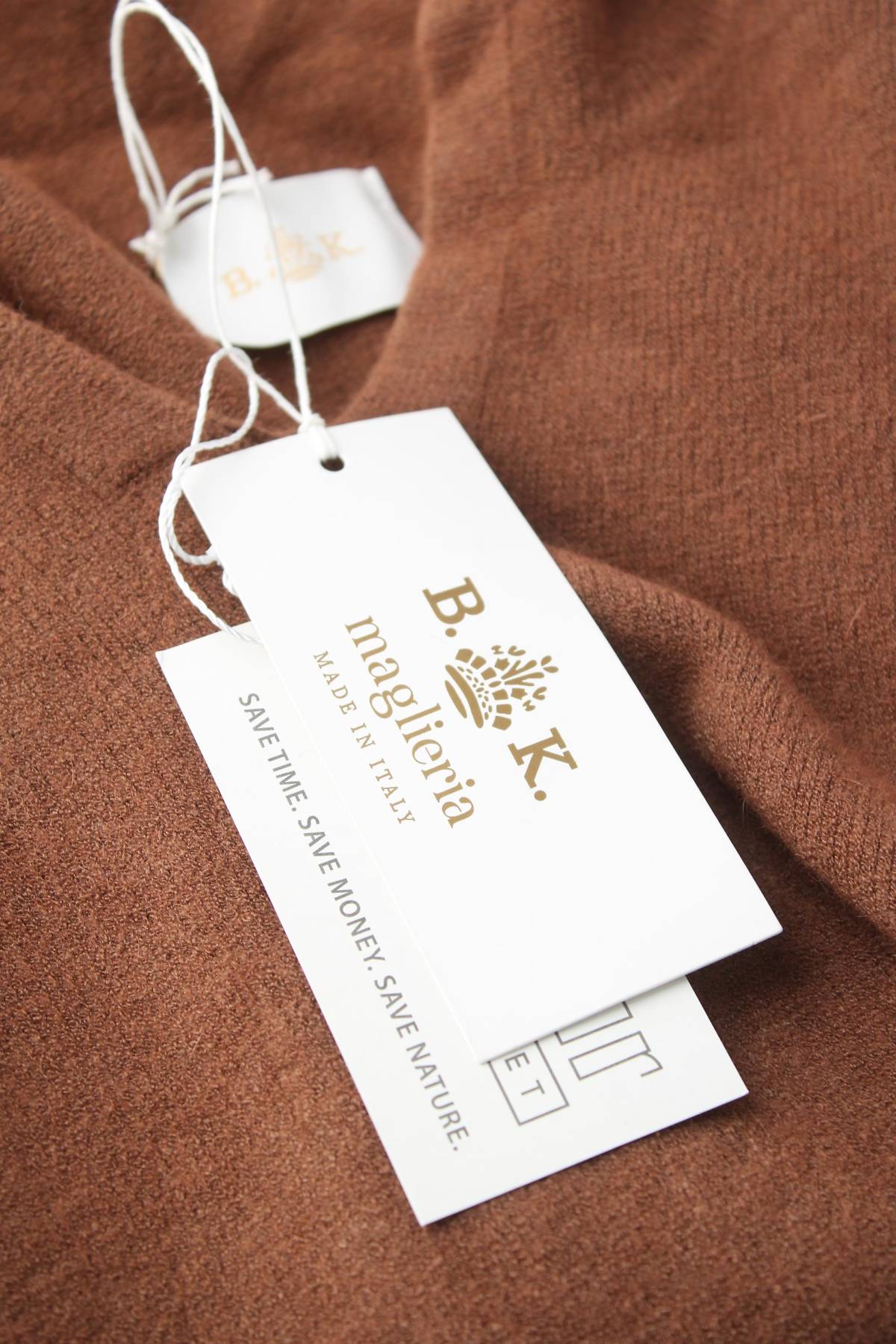 Дамски пуловер B. K.3