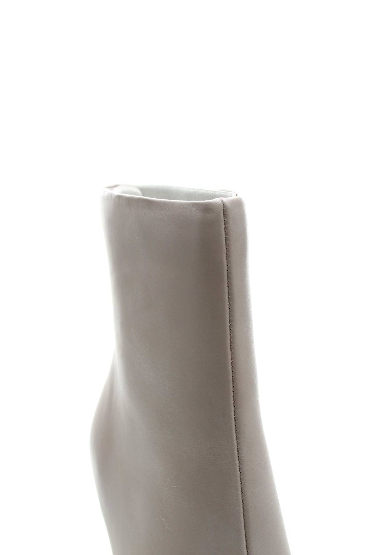 Дамски боти Tamaris5