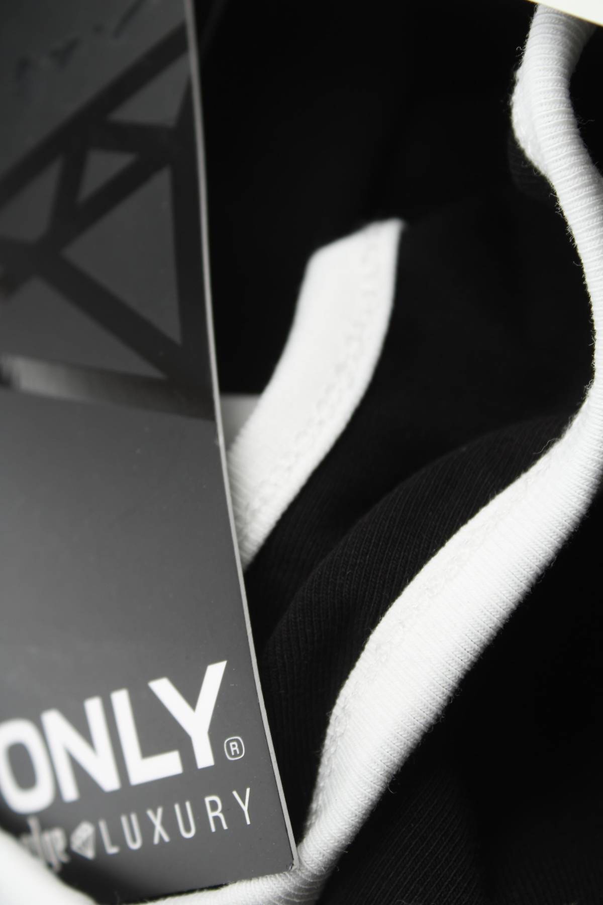 Γυναικείο αμάνικο Only3 - Contourshop.gr Γυναικείο αμάνικο Only3