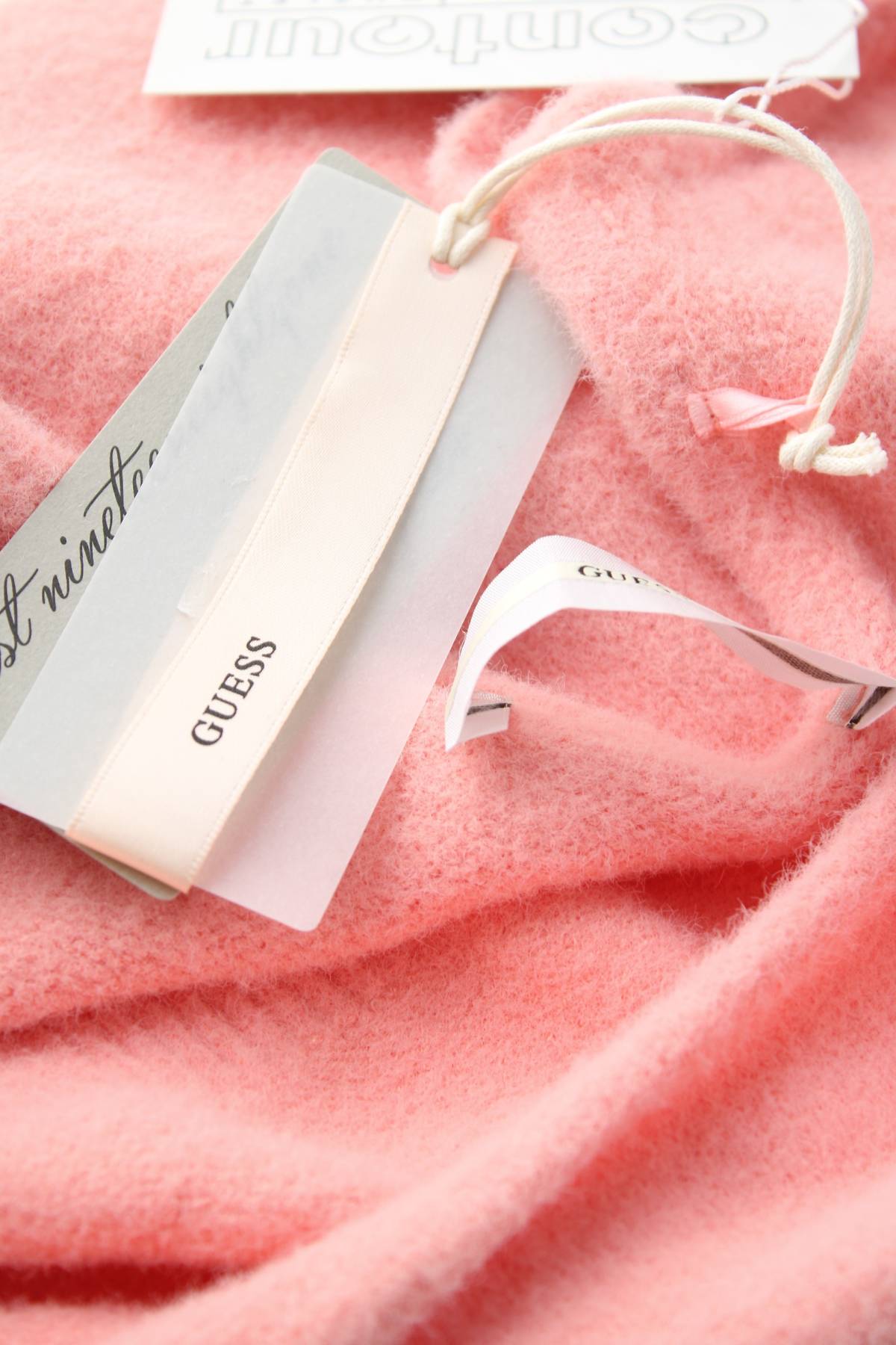 Γυναικείο αμάνικο Guess3