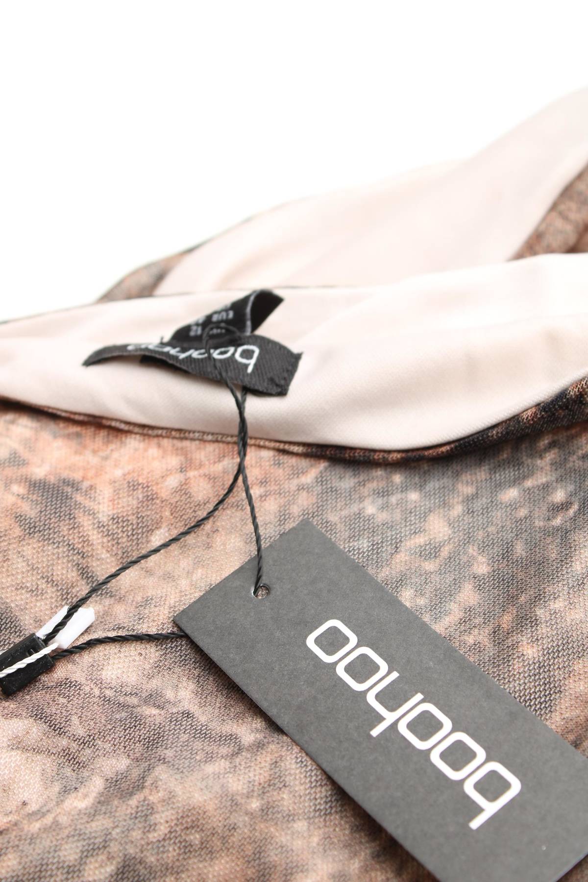 Γυναικείο αμάνικο Boohoo3 - Contourshop.gr Γυναικείο αμάνικο Boohoo3
