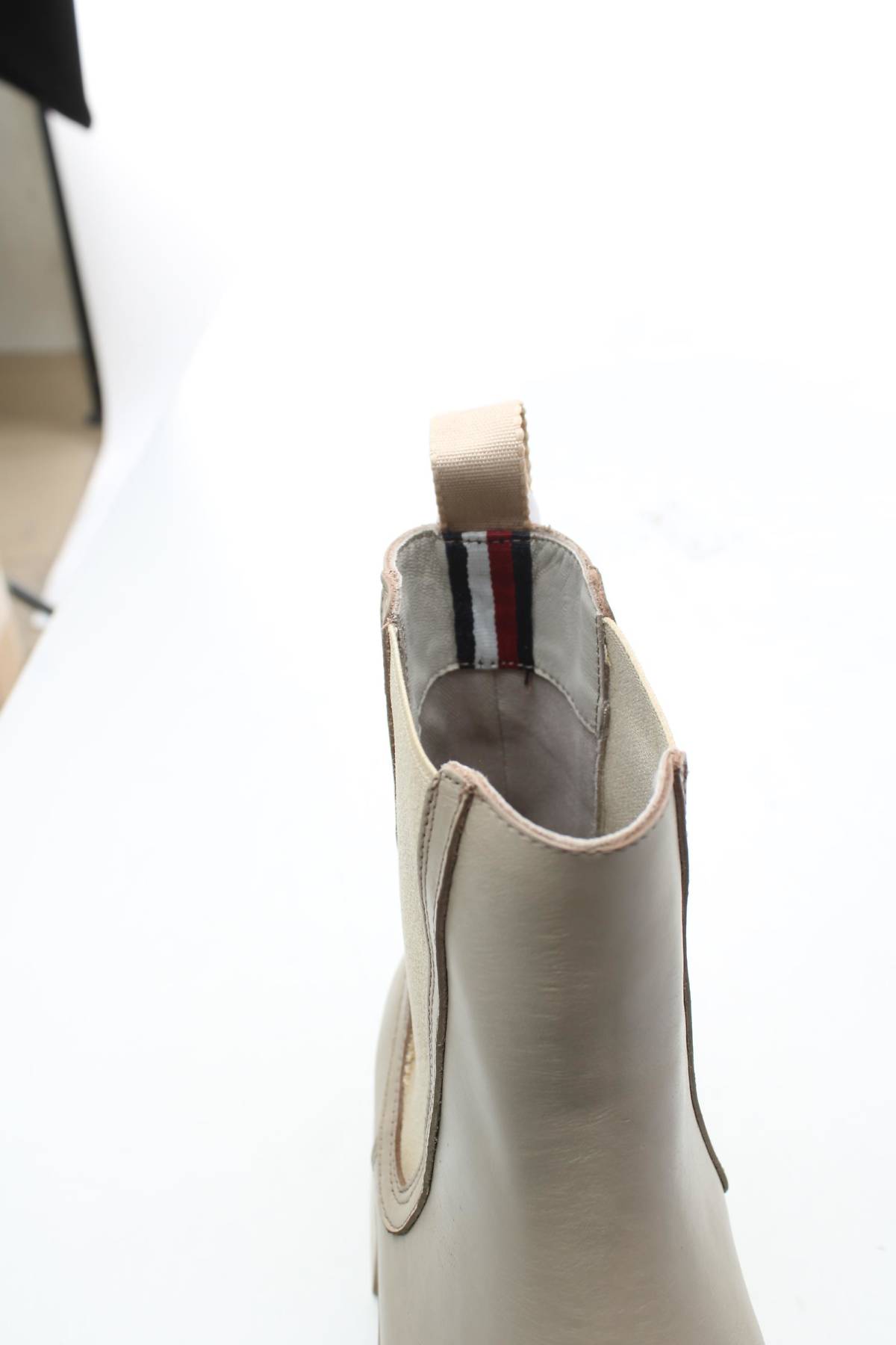 Γυναικεία μποτάκια Tommy Hilfiger5 - Contourshop.gr Γυναικεία μποτάκια Tommy Hilfiger5