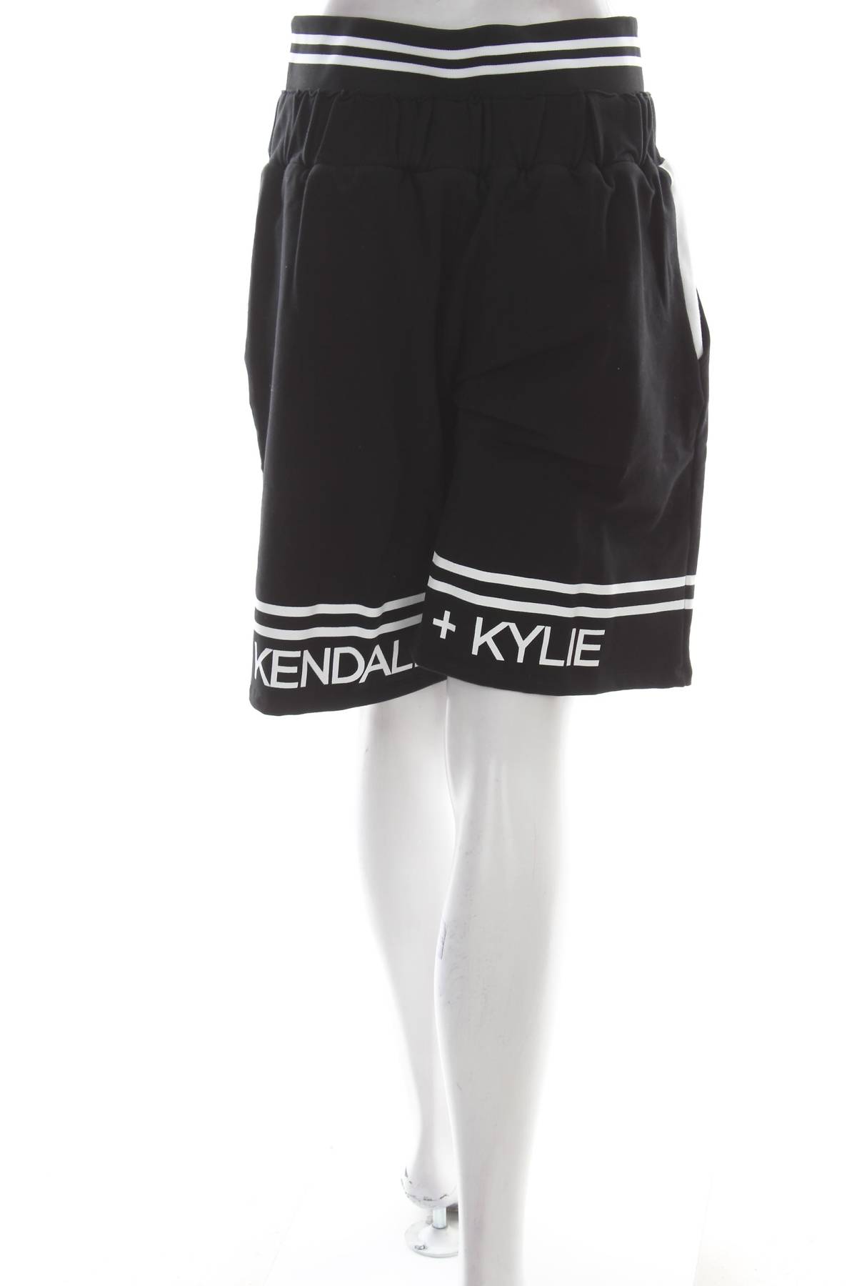 Γυναικείο αθλητικό σορτς Kendall + Kylie2