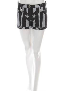 Γυναικεία τζιν σορτσάκια Love Moschino1 - Contourshop.gr Γυναικεία τζιν σορτσάκια Love Moschino1