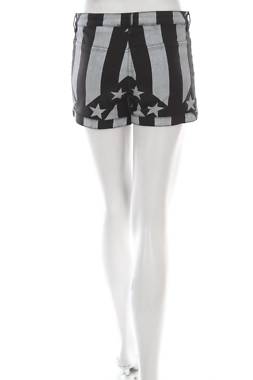 Γυναικεία τζιν σορτσάκια Love Moschino2 - Contourshop.gr Γυναικεία τζιν σορτσάκια Love Moschino2