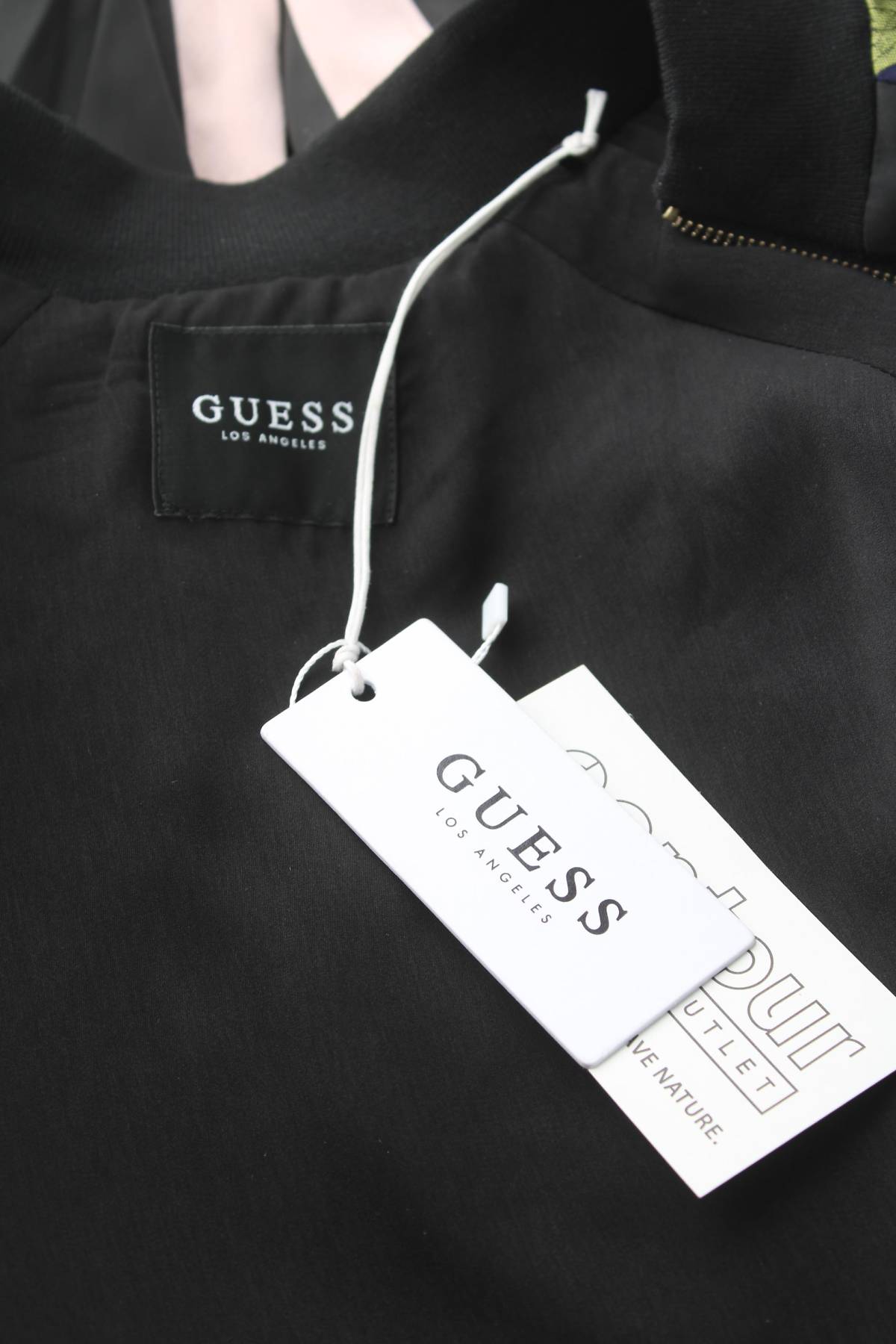 Γυναικείο μπουφάν Guess4 - Contourshop.gr Γυναικείο μπουφάν Guess4