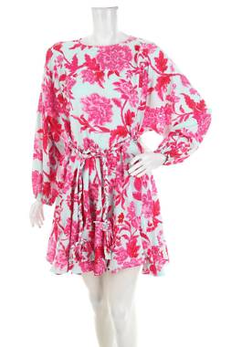Рокля Boohoo1