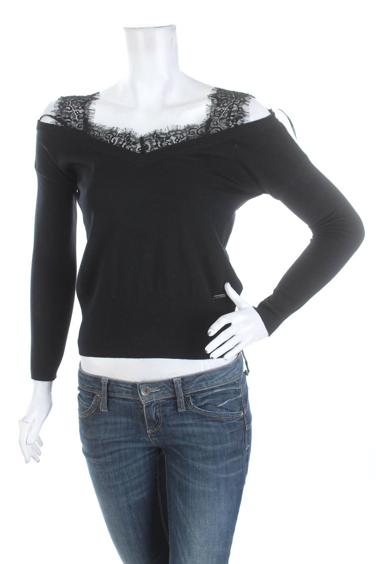 Дамски пуловер Guess1