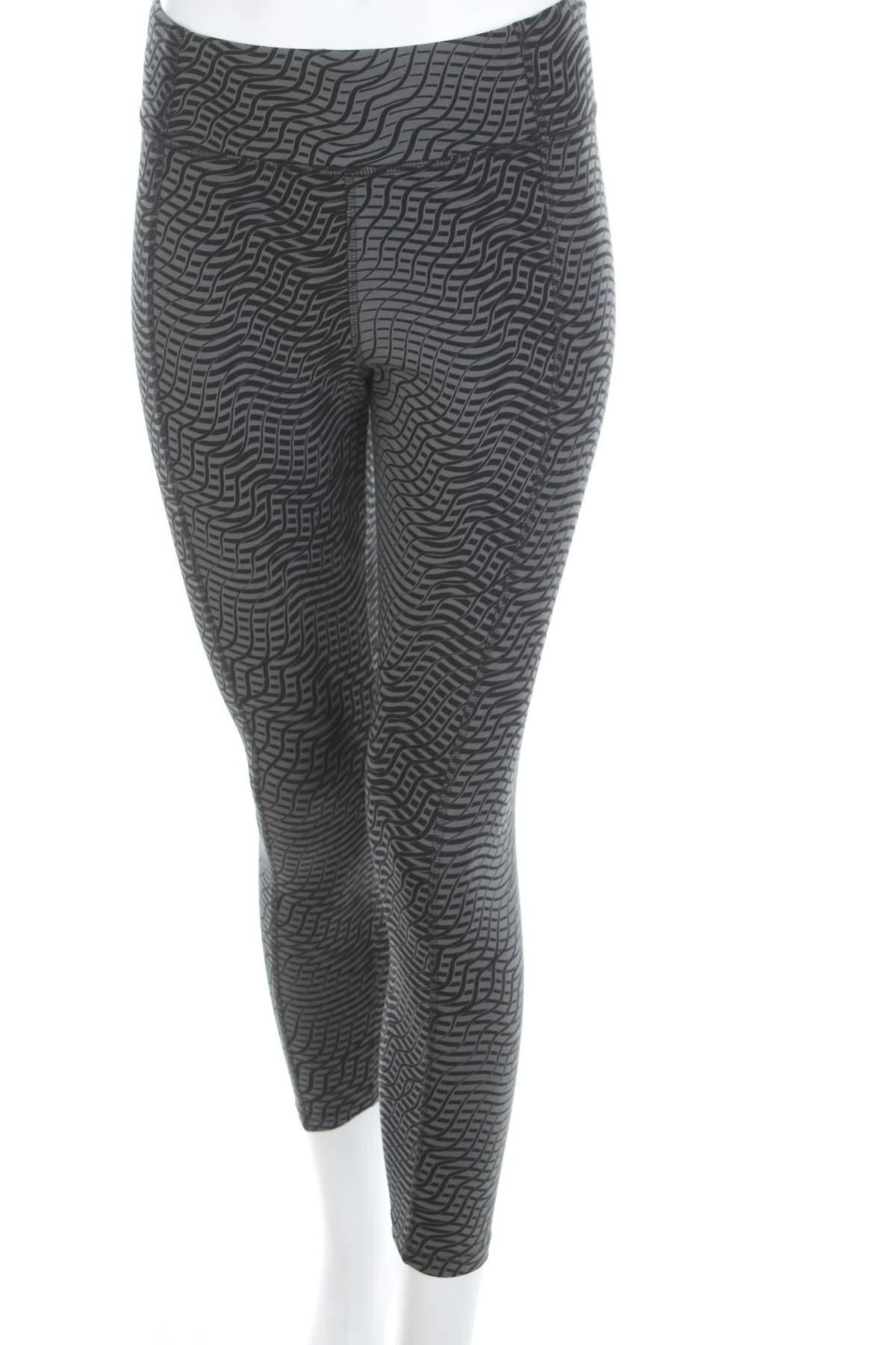 Дамски спортен клин Reebok2