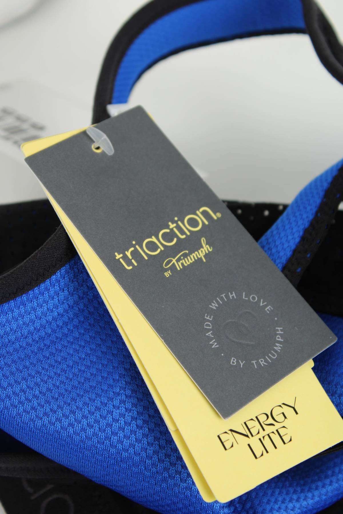 Спортен сутиен Triumph Triaction3 - Contour.bg Спортен сутиен Triumph Triaction3