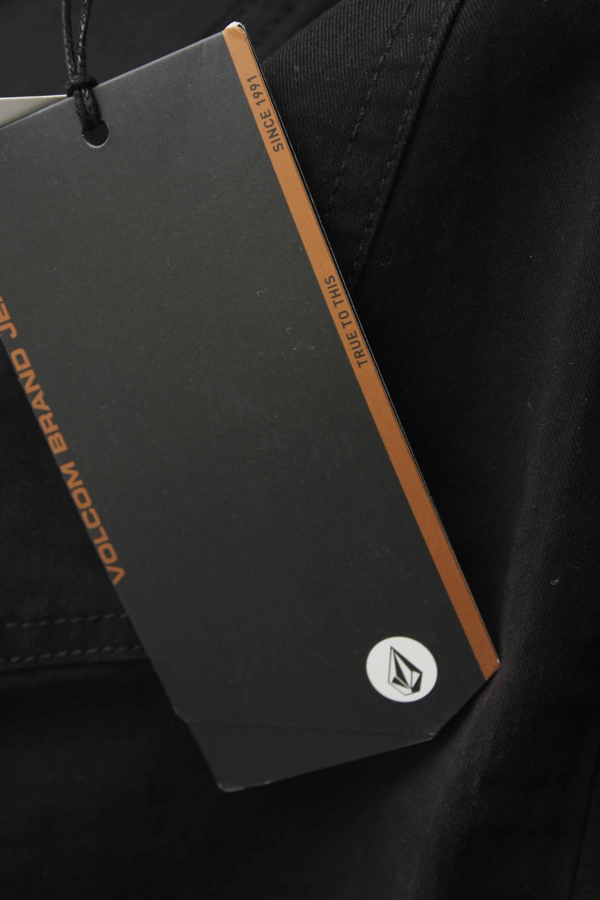 Мъжки къс панталон Volcom3 - Contour.bg Мъжки къс панталон Volcom3