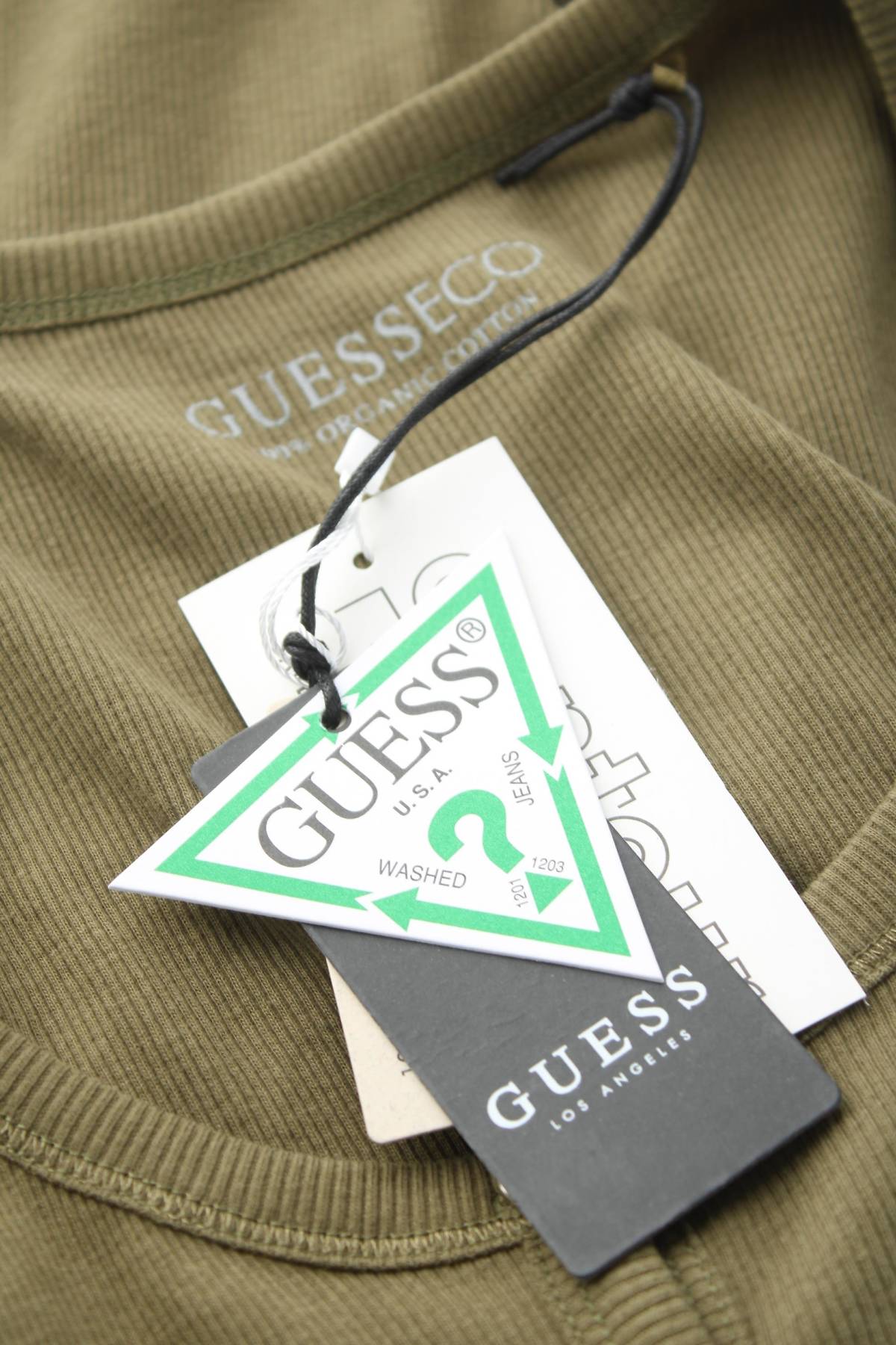 Γυναικείο αμάνικο Guess3