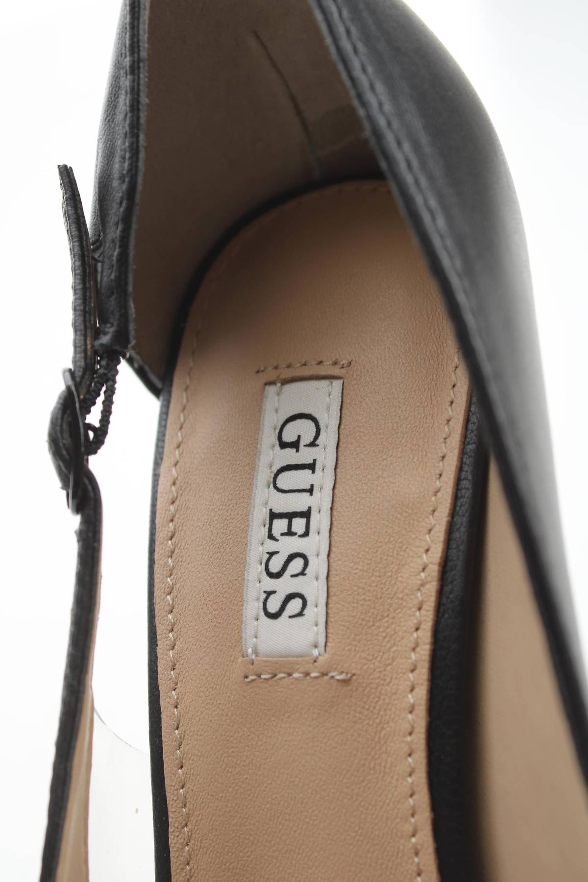 Дамски обувки Guess5