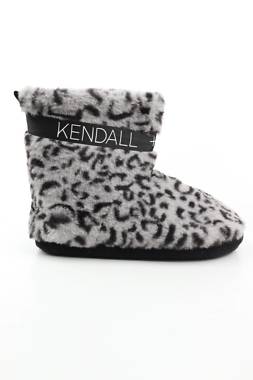 Пантофи Kendall + Kylie1