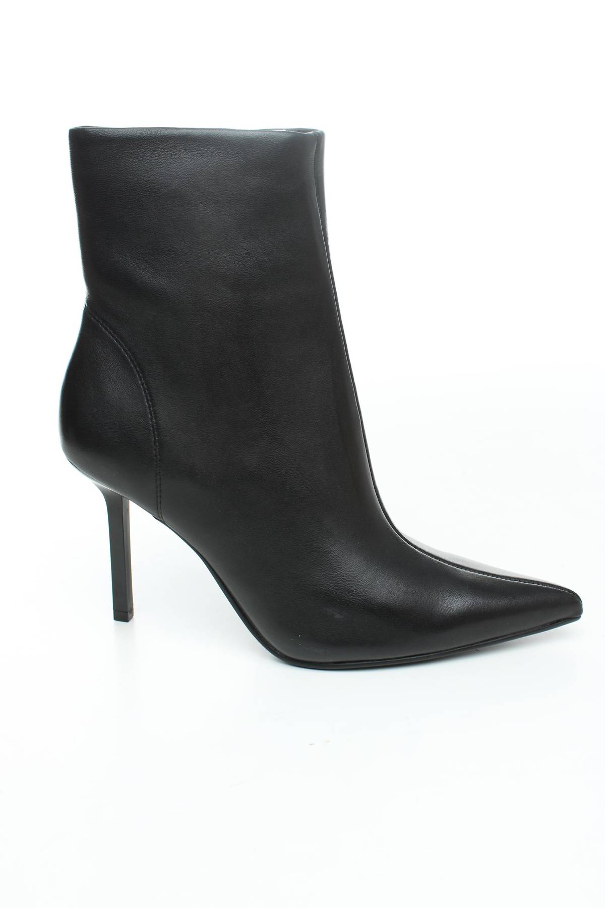 Γυναικεία μποτάκια Steve Madden1