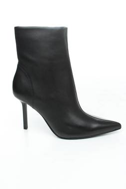 Γυναικεία μποτάκια Steve Madden1