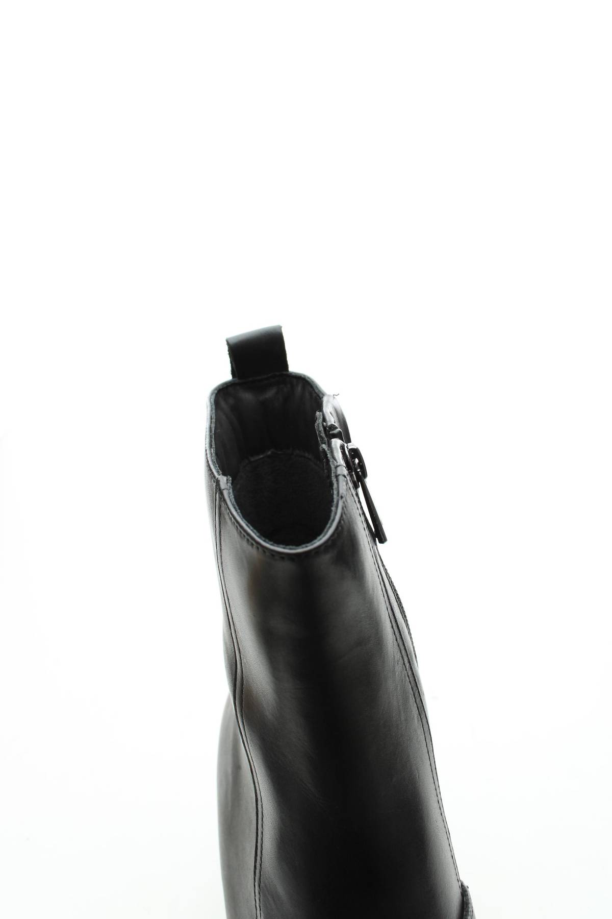 Дамски боти Tamaris5