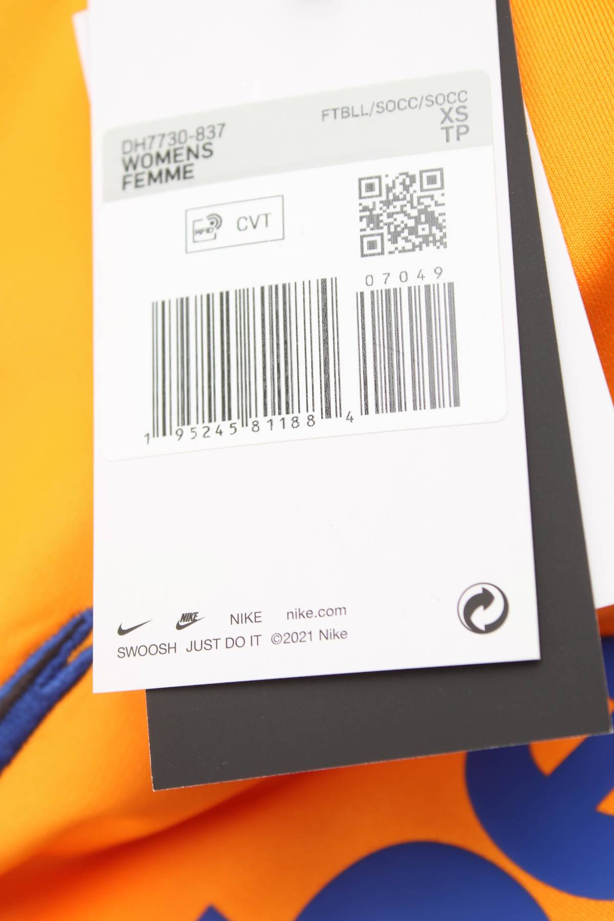 Дамска спортна блуза Nike x FC Barcelona3 - Contour.bg Дамска спортна блуза Nike x FC Barcelona3
