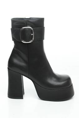 Дамски боти Steve Madden1