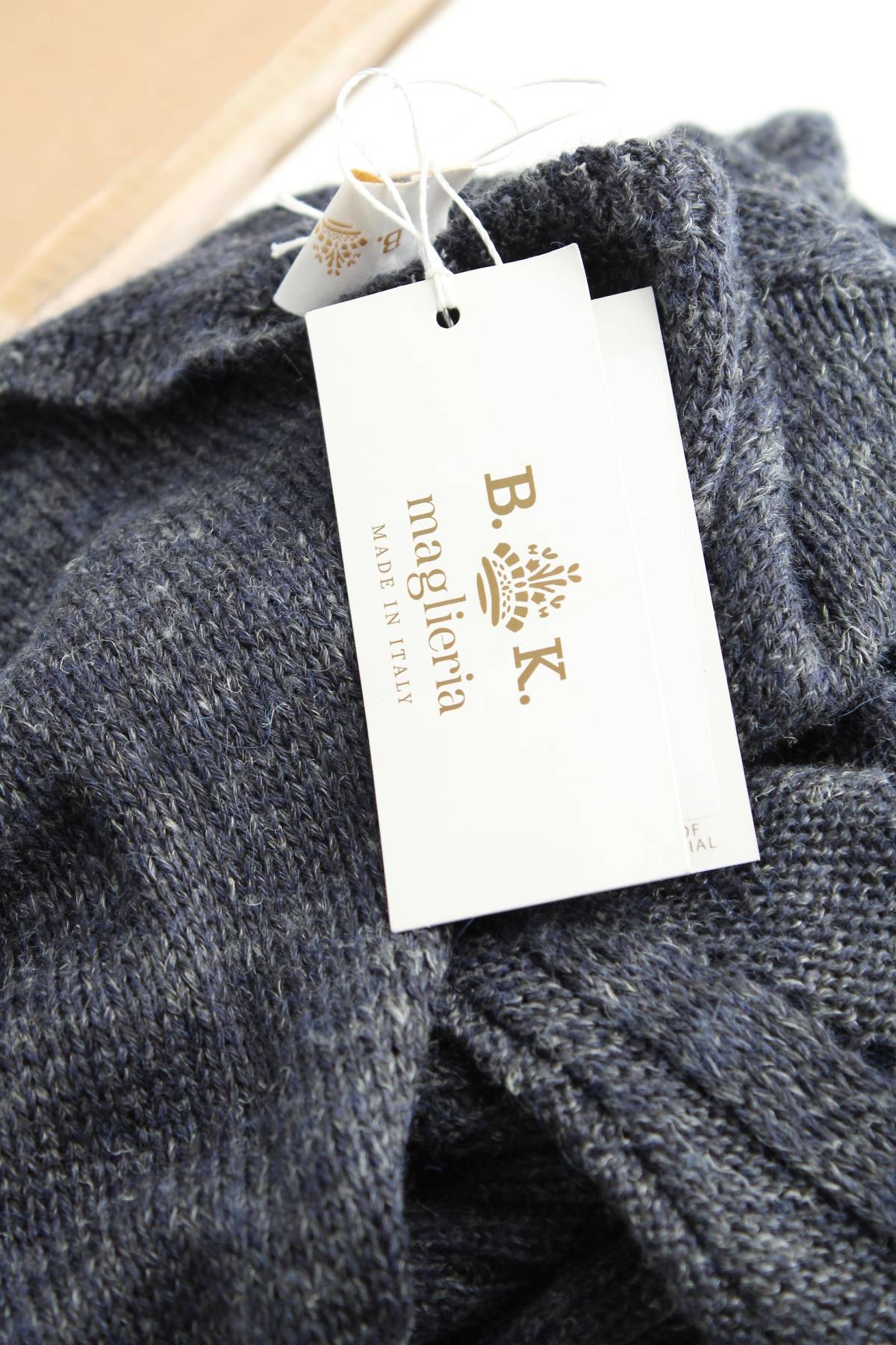 Дамски пуловер B. K.3 - Contour.bg Дамски пуловер B. K.3