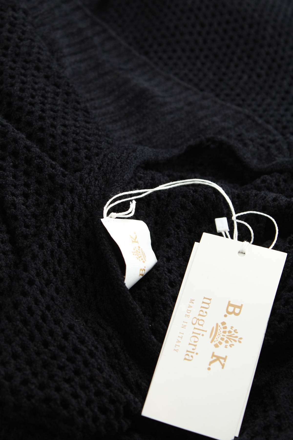 Дамски пуловер B. K.3