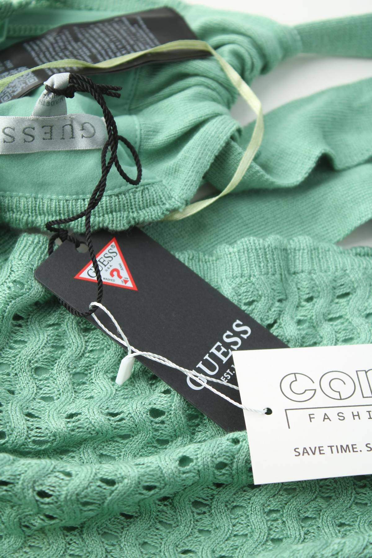 Γυναικείο αμάνικο Guess3 - Contourshop.gr Γυναικείο αμάνικο Guess3