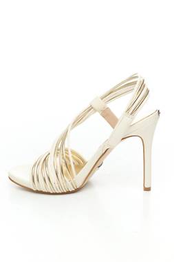 Σανδάλια Guess2