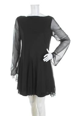 Рокля Boohoo1