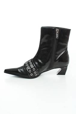 Γυναικεία μποτάκια Steve Madden2