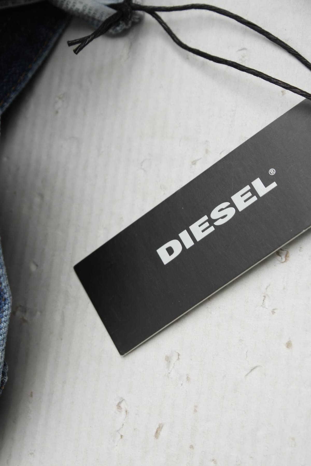 Мъжки дънки Diesel3 - Contour.bg Мъжки дънки Diesel3