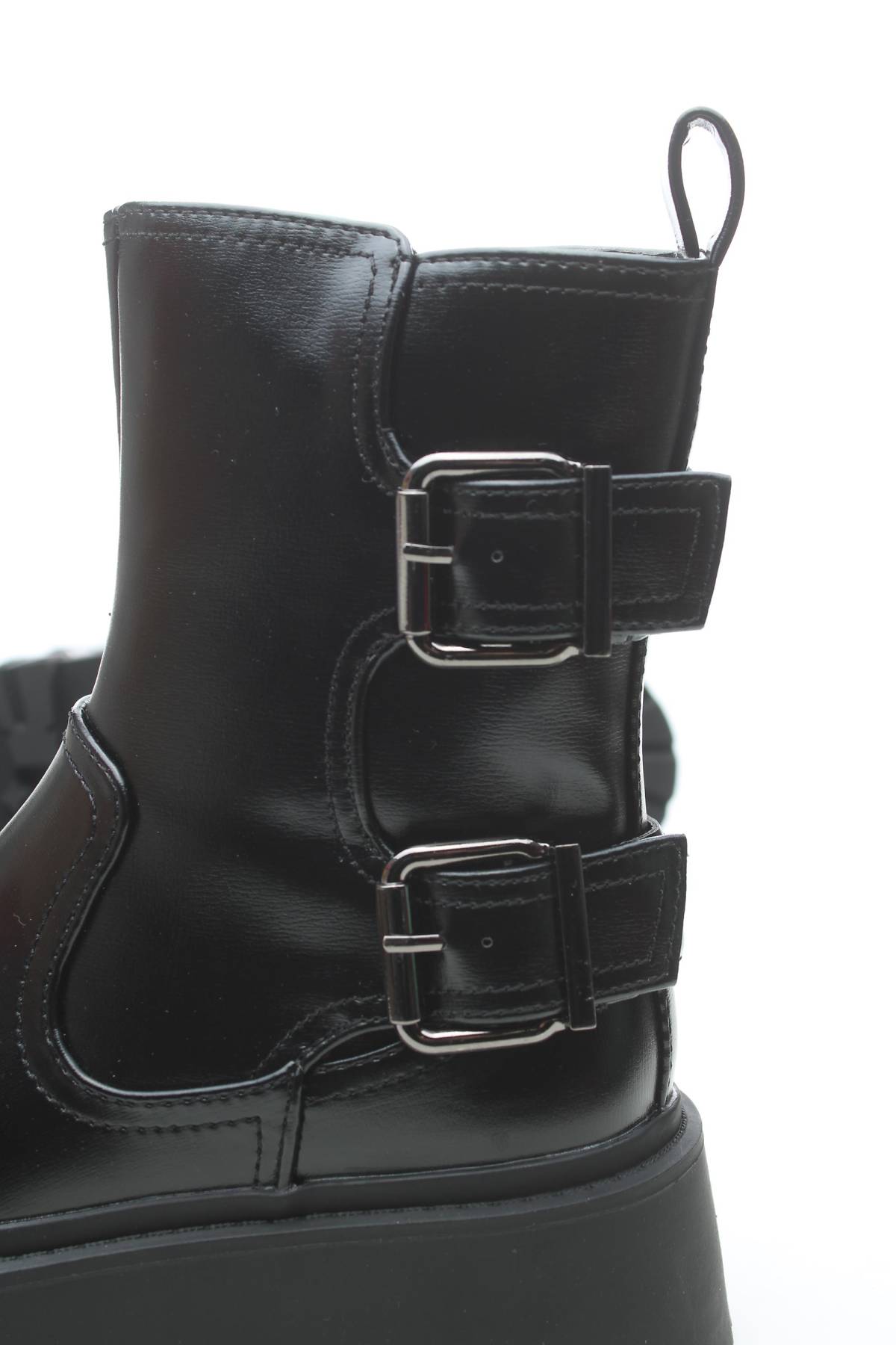 Γυναικεία μποτάκια River Island5