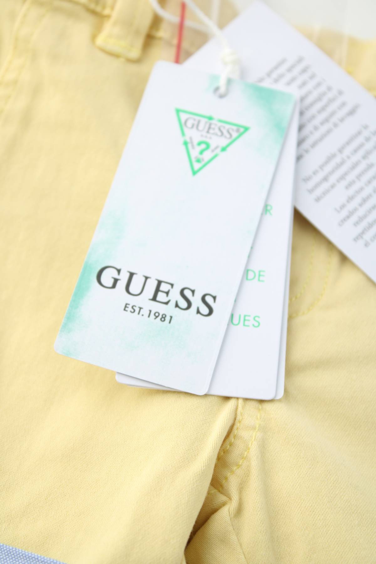 Παιδικά σορτσάκια Guess3
